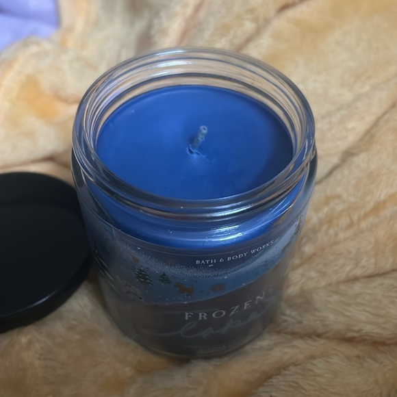 Frozen lake Bath and Body Works Candle - Picture 2 of 3
